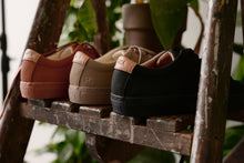 Load image into Gallery viewer, R-KIND VEGAN - MERCURY BLACK GRAINED TRAINER